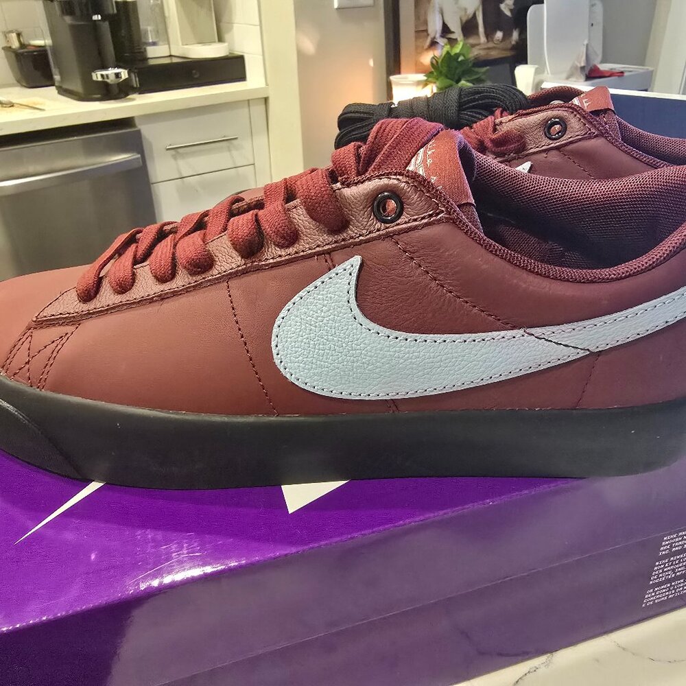 Brand New Nike SB Blazer Low GT Dark Team Red/Black/Light Armory Blue SZ 10 NEW
